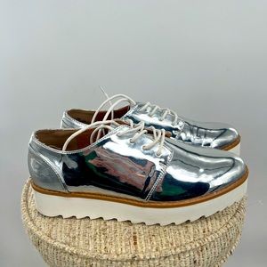 Chinese laundry plataform silver metallic Oxford creeper shoes  size 7